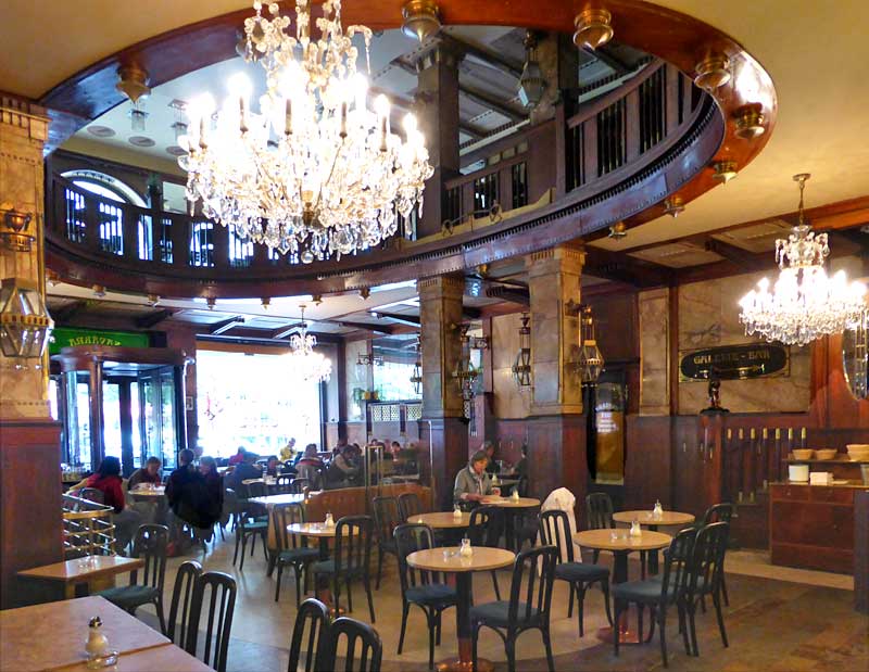 Beliebter Treff mit Jugendstilflair: Kaffeehaus im Grand Hotel Europa © IBK
